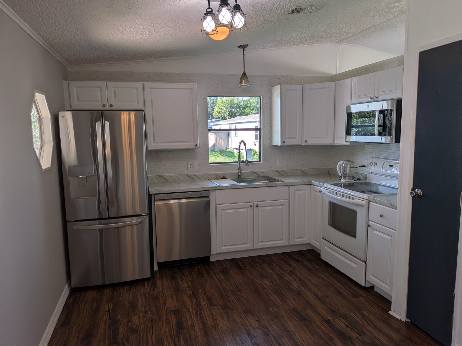 Renovated 2/2 Trailer In Zephyrhills property image