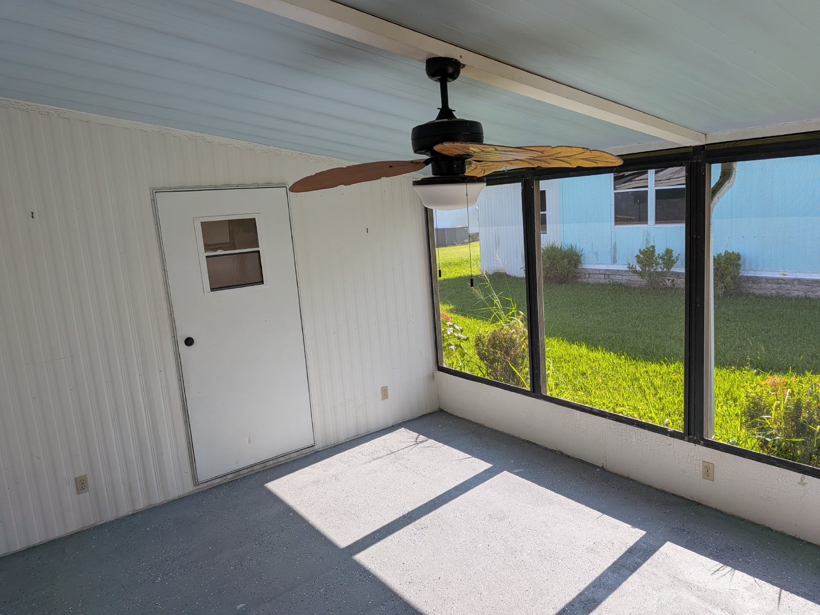 Renovated 2/2 Trailer In Zephyrhills property image