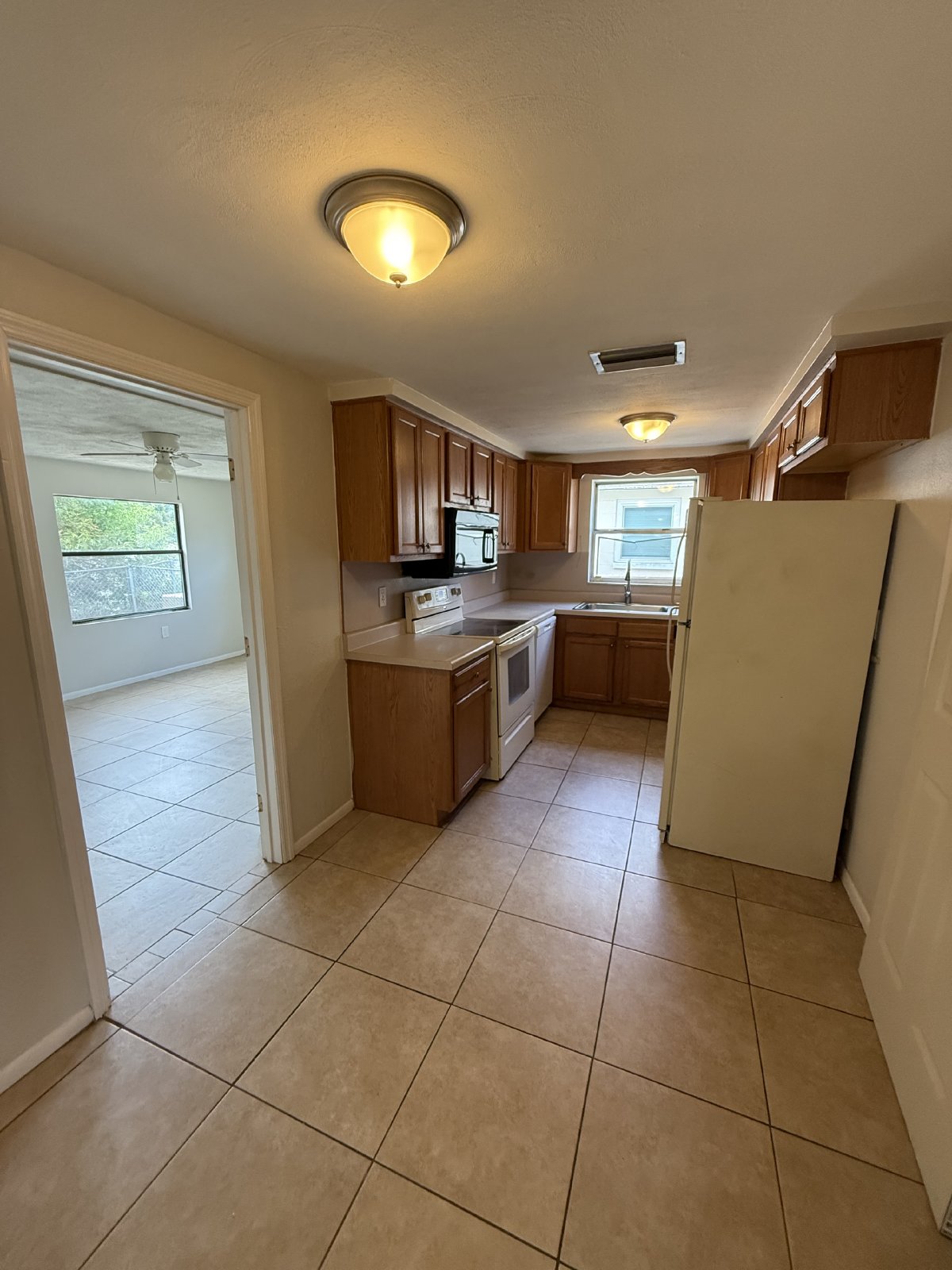 Spacious 4/2 Home property image