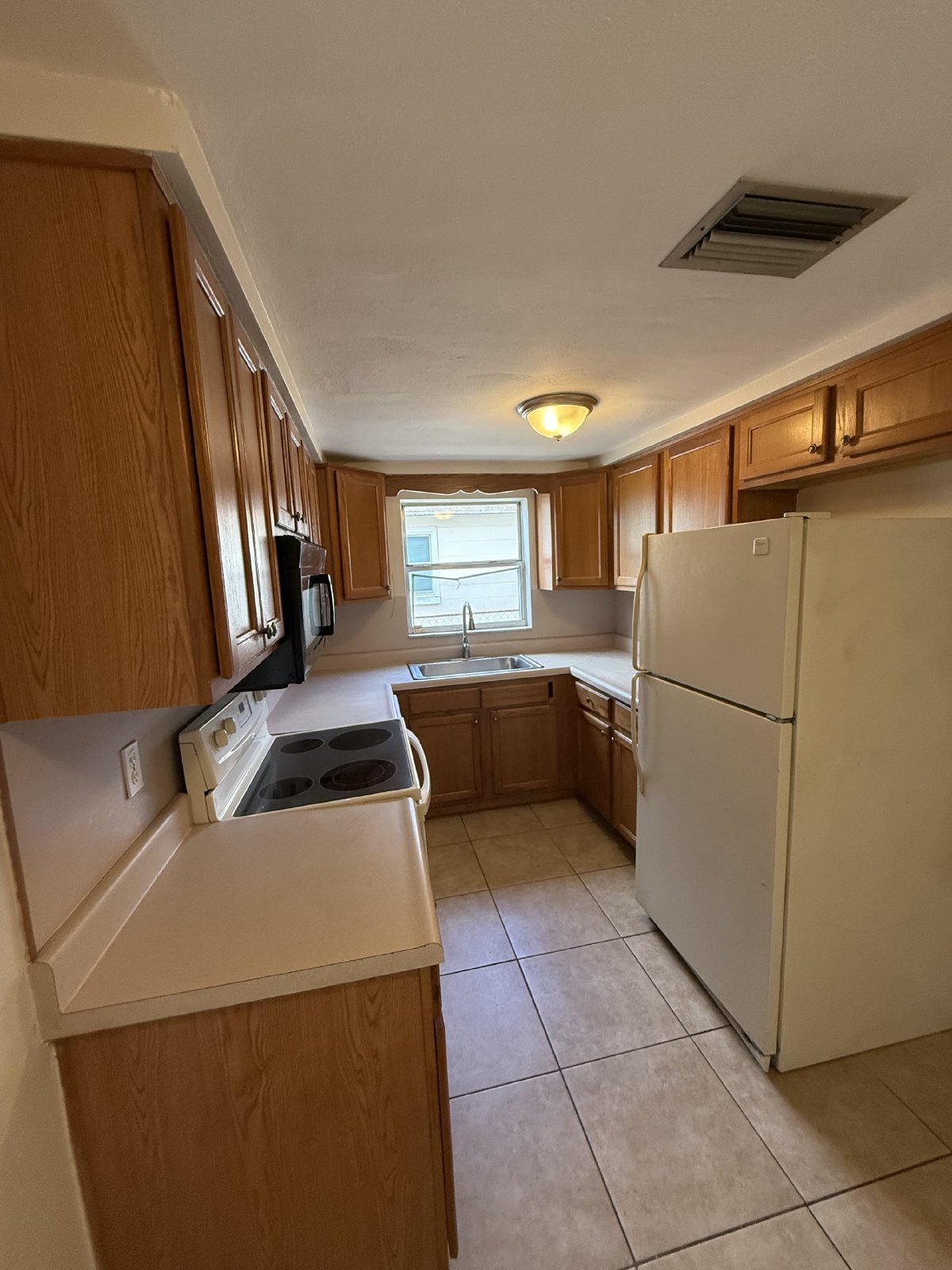 Spacious 4/2 Home property image