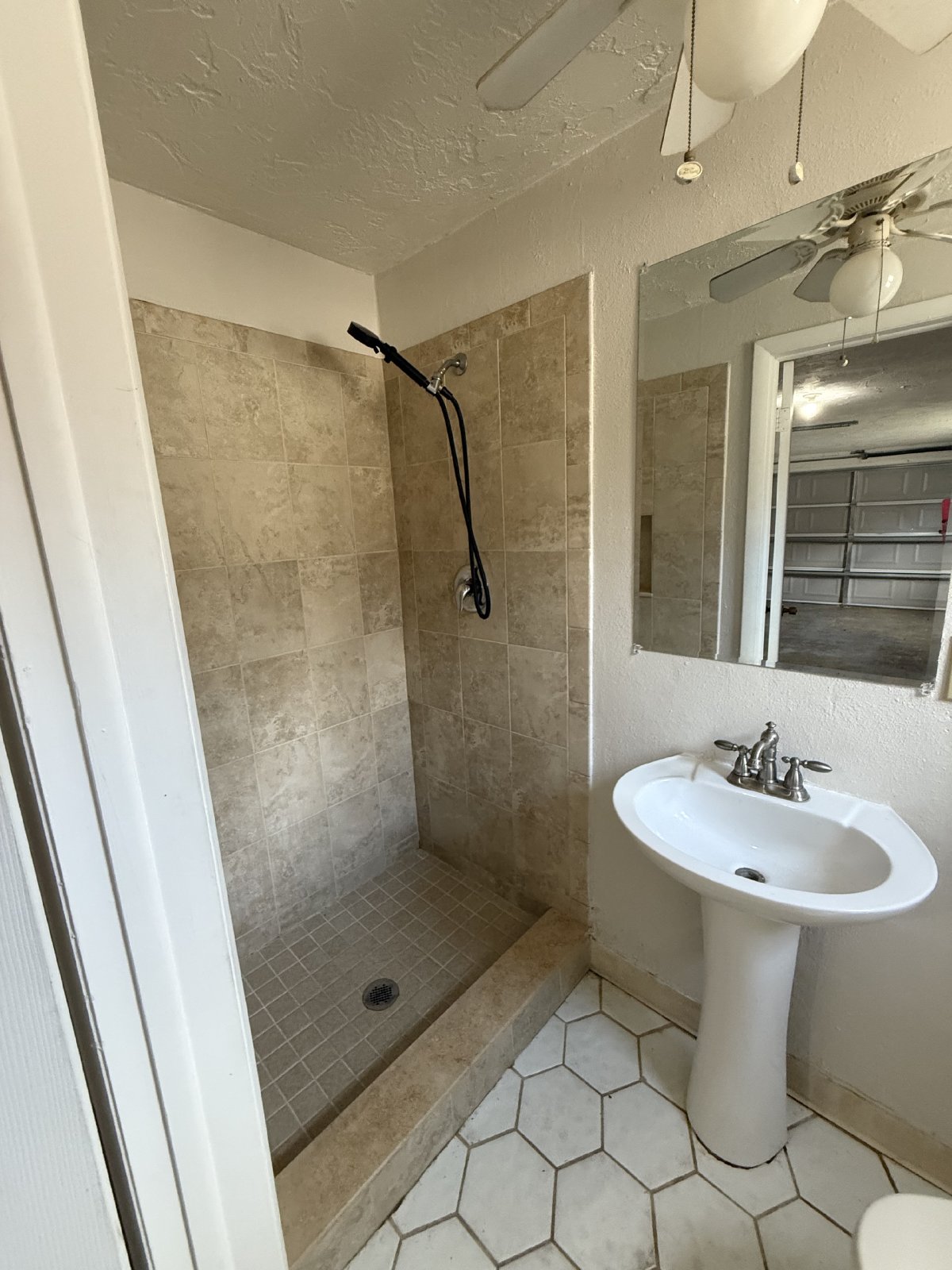 Spacious 4/2 Home property image