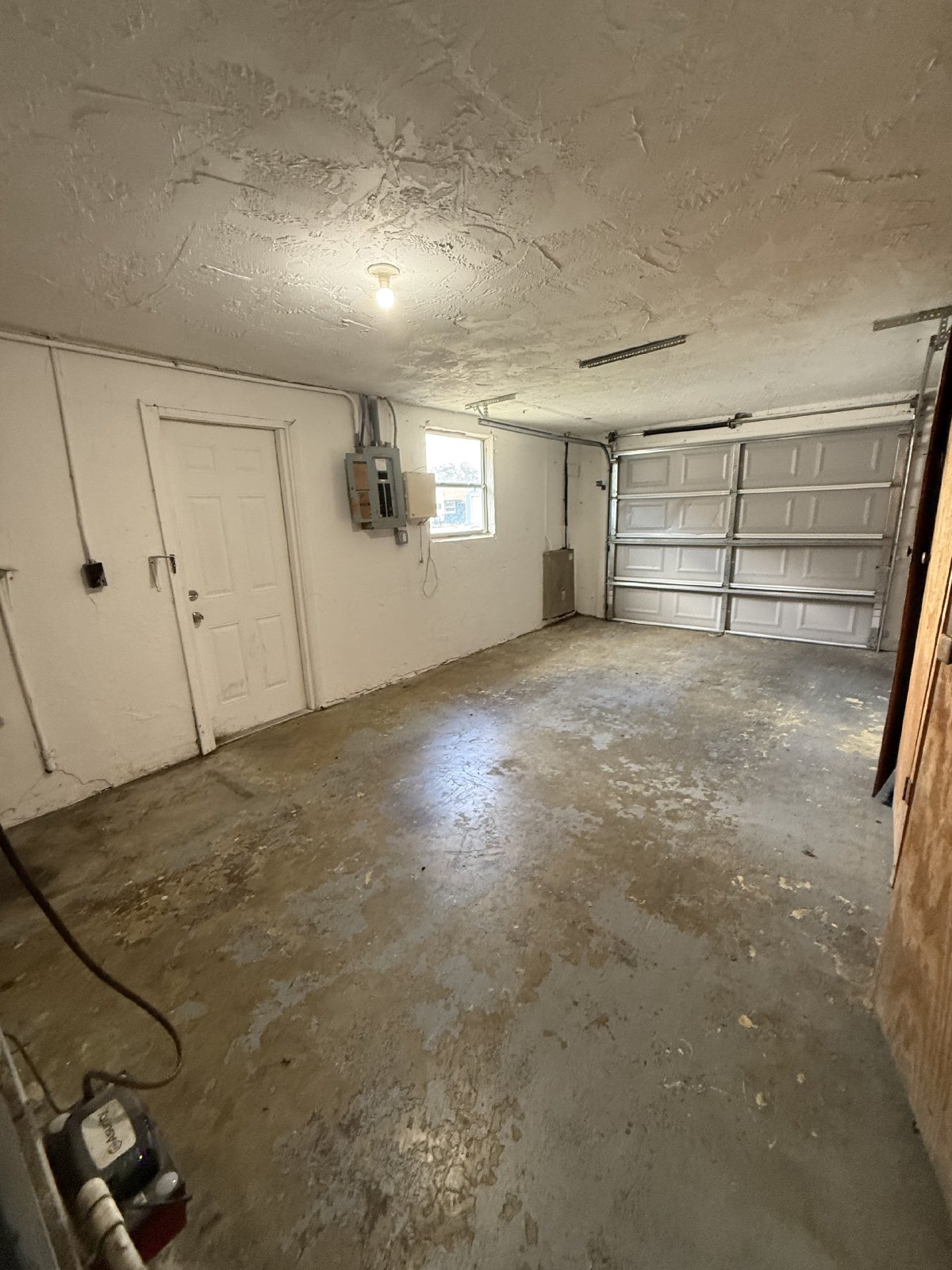 Spacious 4/2 Home property image