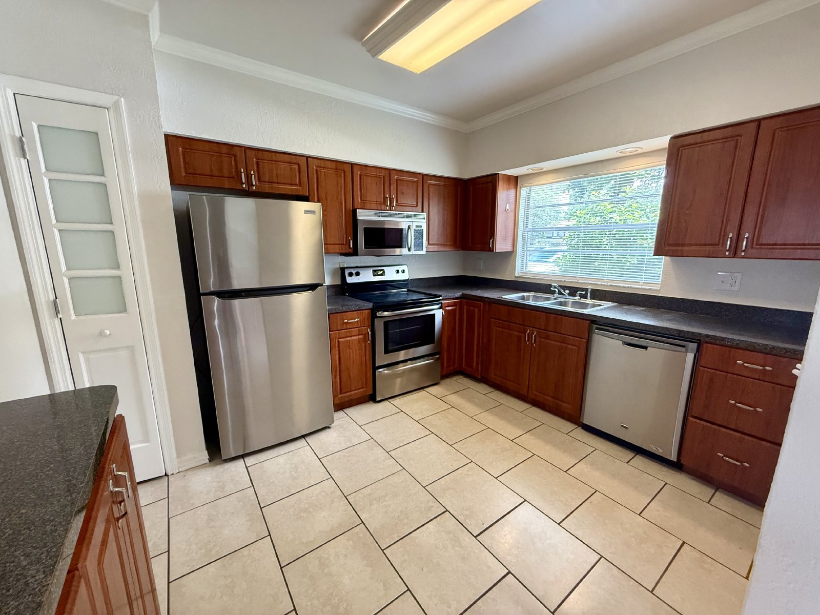 3 Bed 2 Full Baths MOVE IN READY Townhouse For Rent!!!!! property image