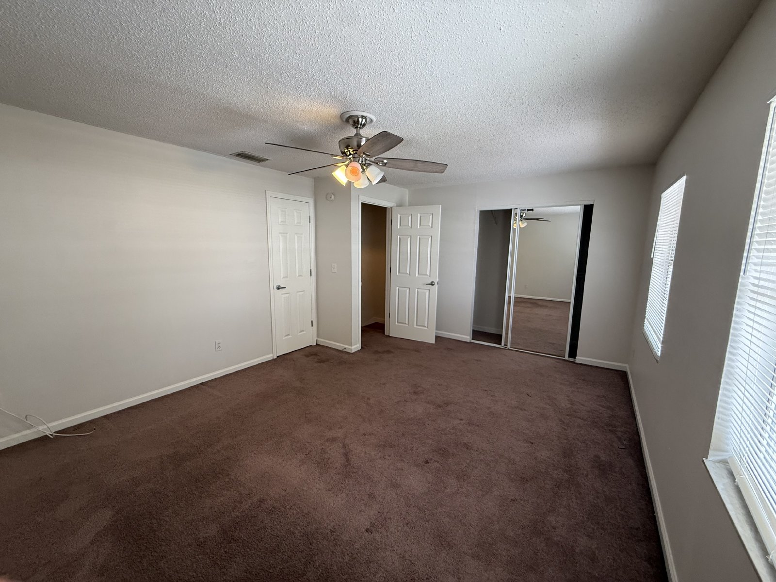 3 Bed 2 Full Baths MOVE IN READY Townhouse For Rent!!!!! property image