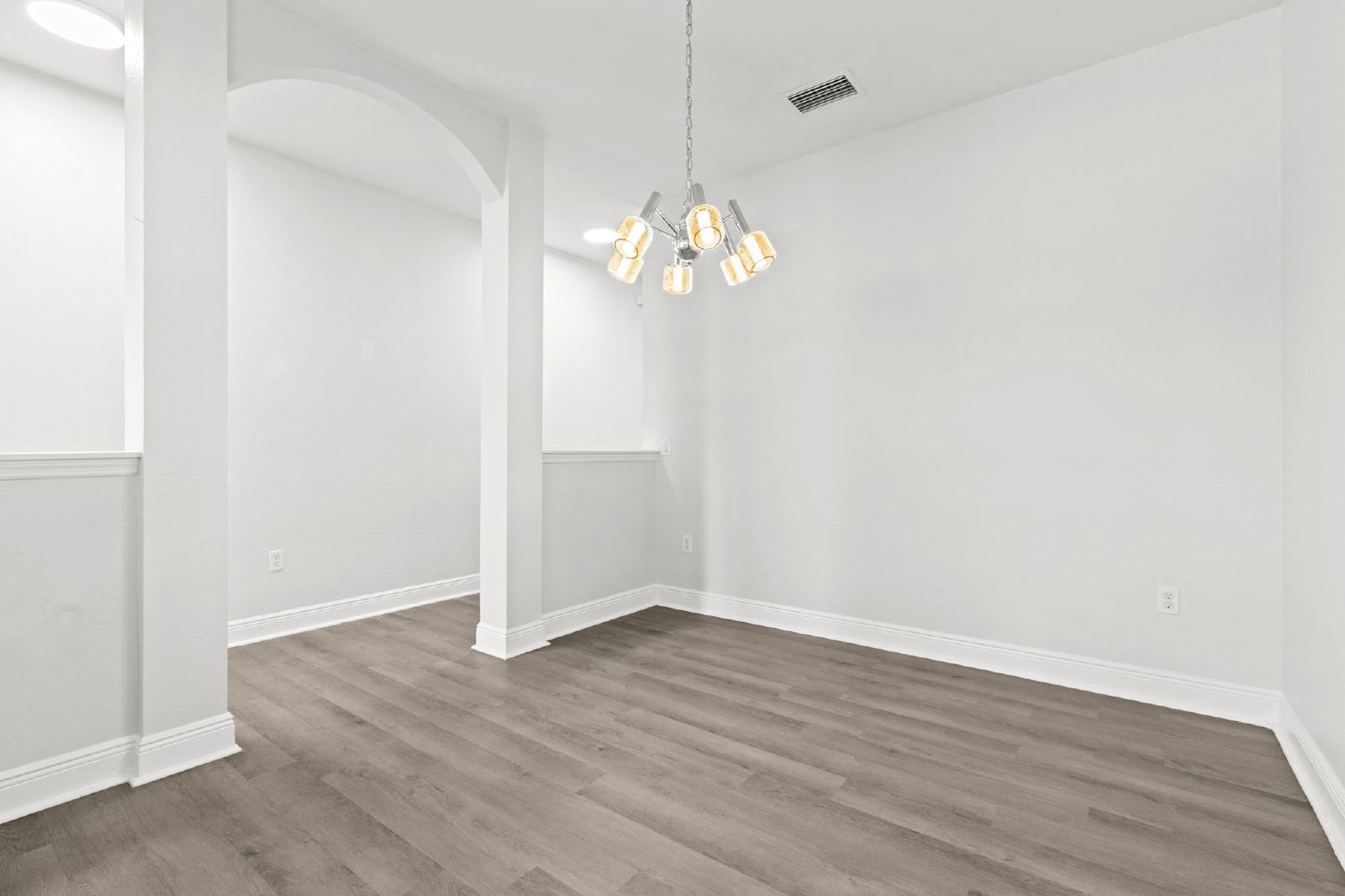 Spacious 6 Bedroom Home In Asbel Estates! property image