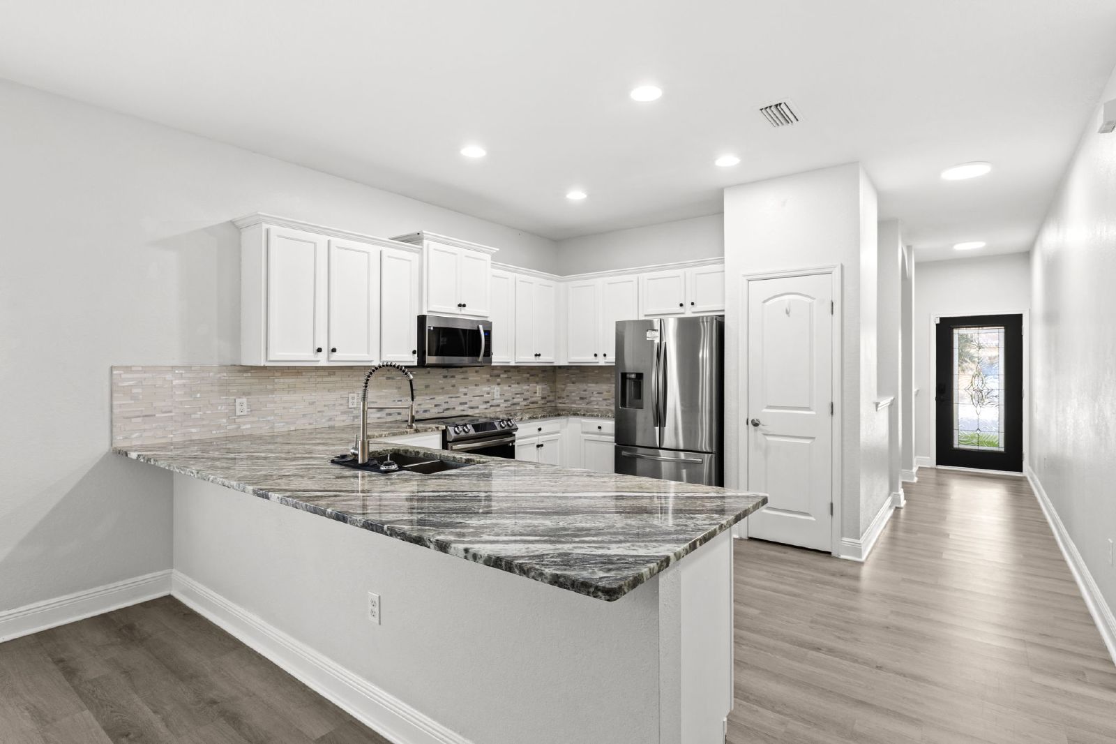 Spacious 6 Bedroom Home In Asbel Estates! property image