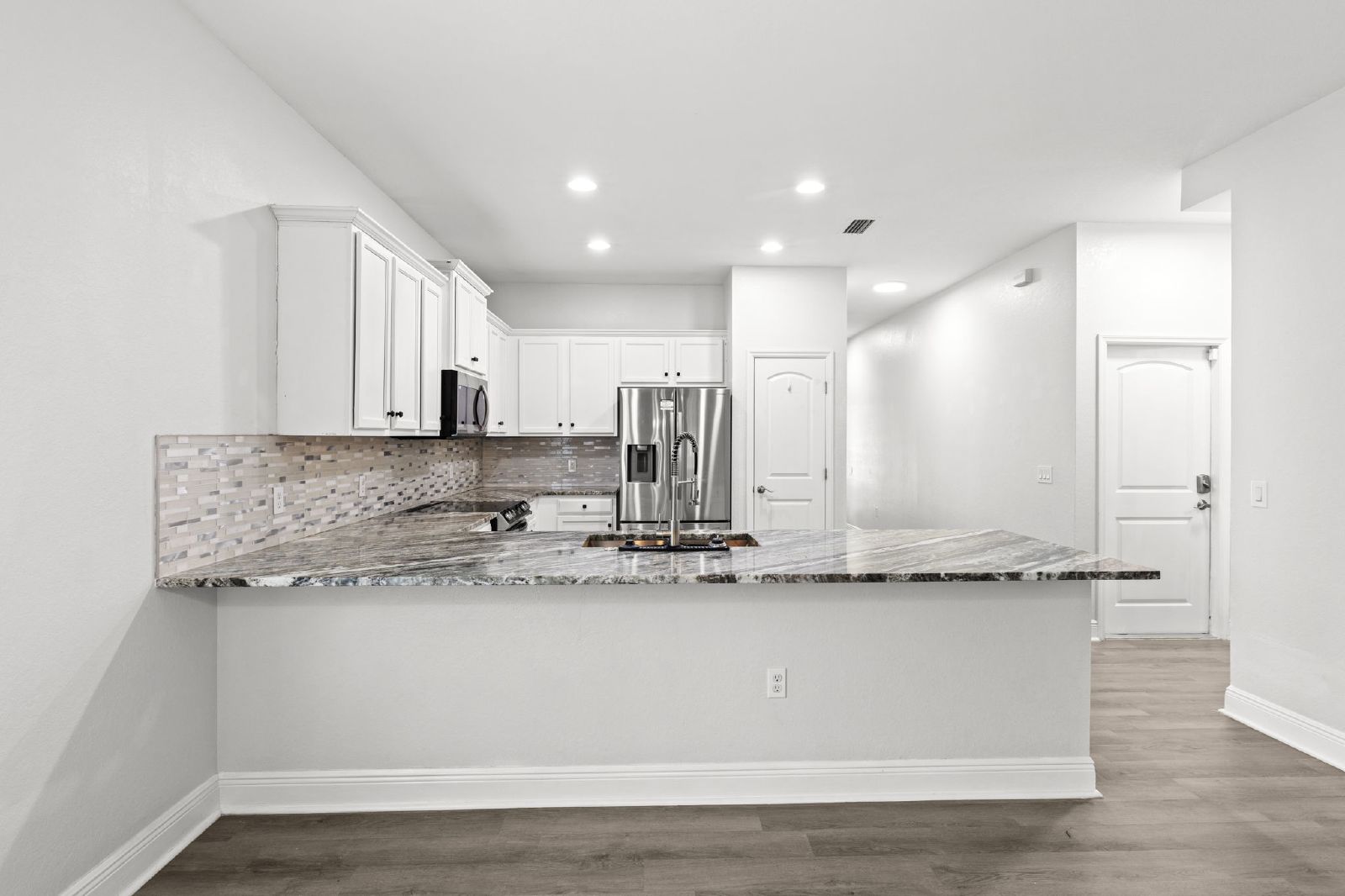 Spacious 6 Bedroom Home In Asbel Estates! property image