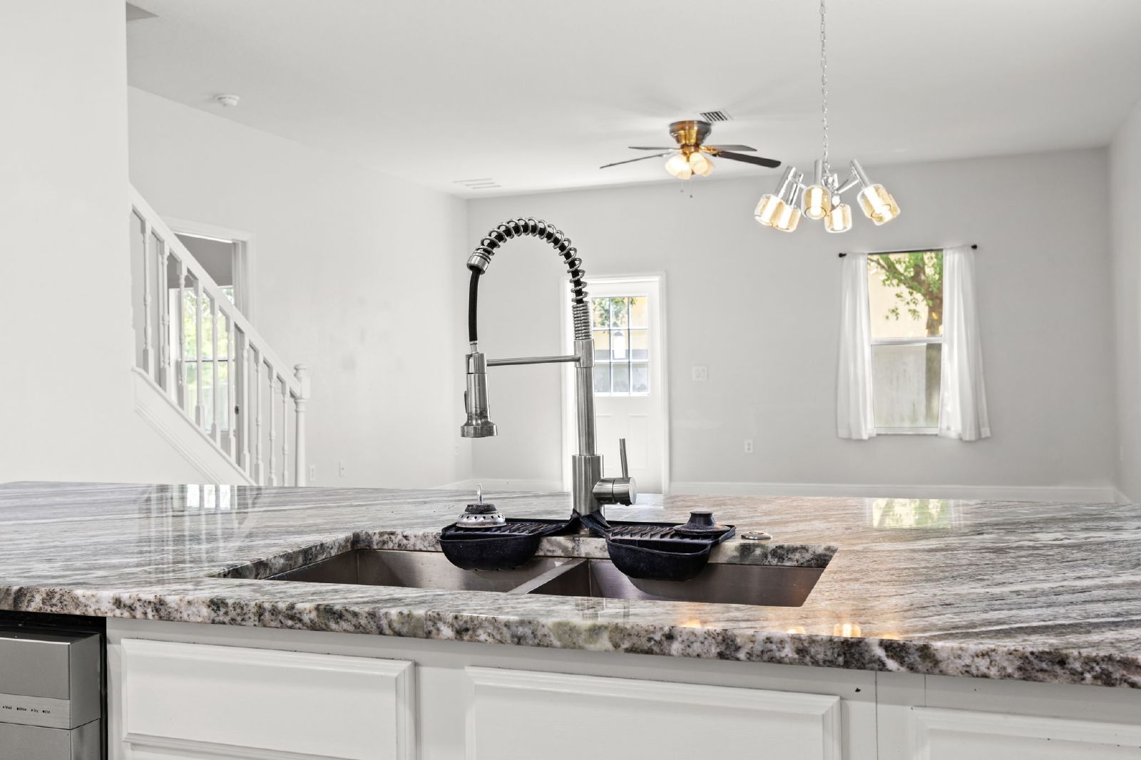 Spacious 6 Bedroom Home In Asbel Estates! property image