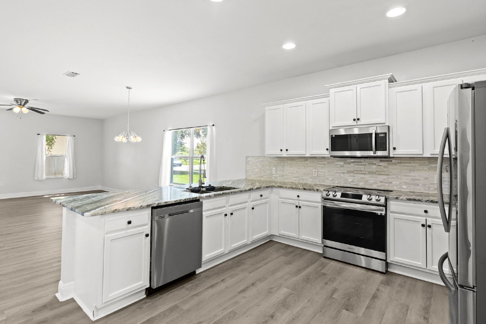 Spacious 6 Bedroom Home In Asbel Estates! property image