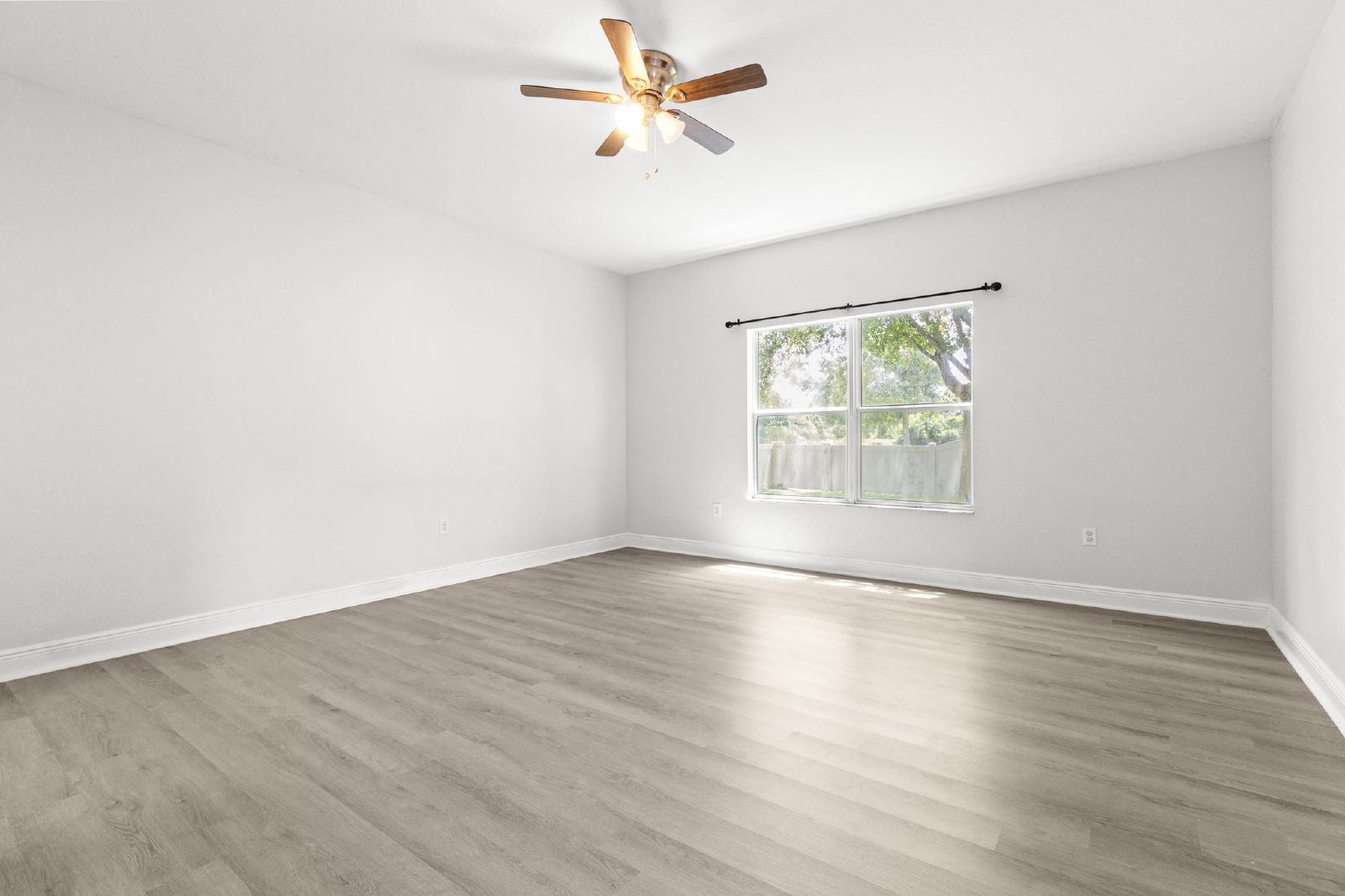 Spacious 6 Bedroom Home In Asbel Estates! property image