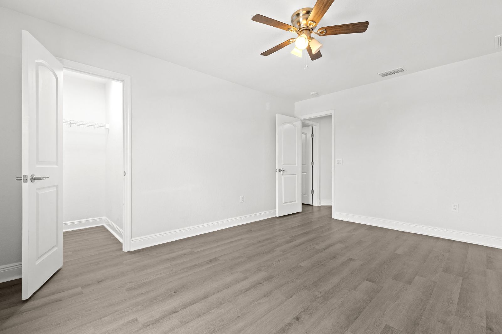 Spacious 6 Bedroom Home In Asbel Estates! property image