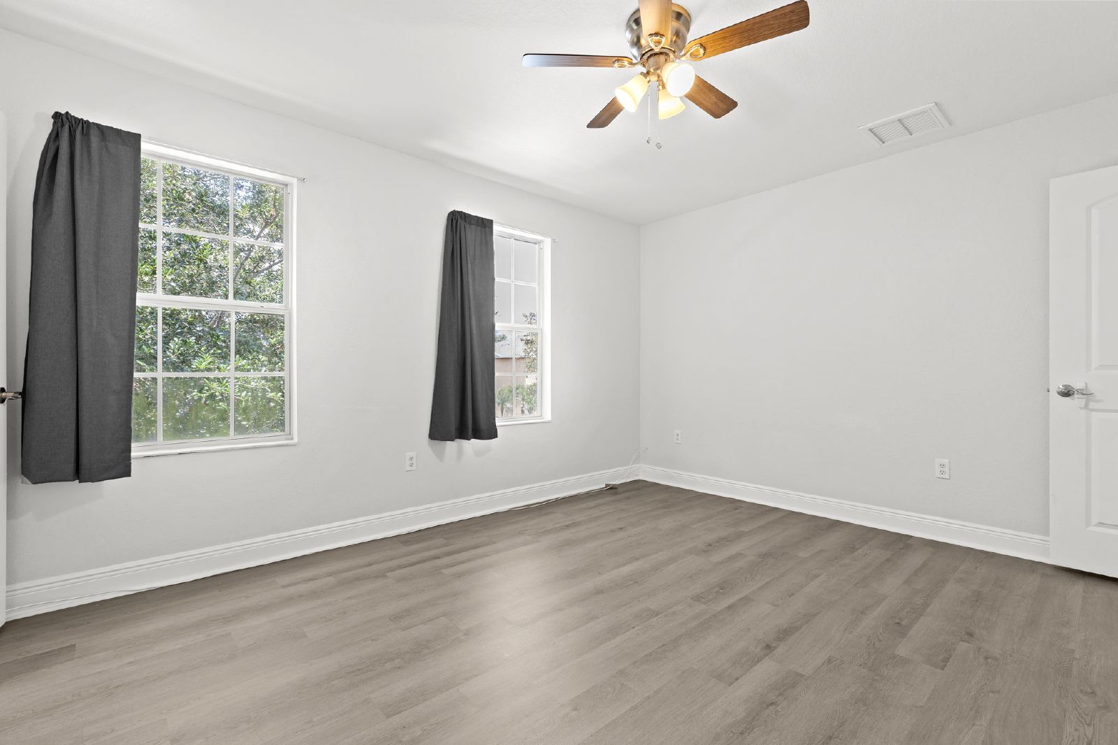 Spacious 6 Bedroom Home In Asbel Estates! property image