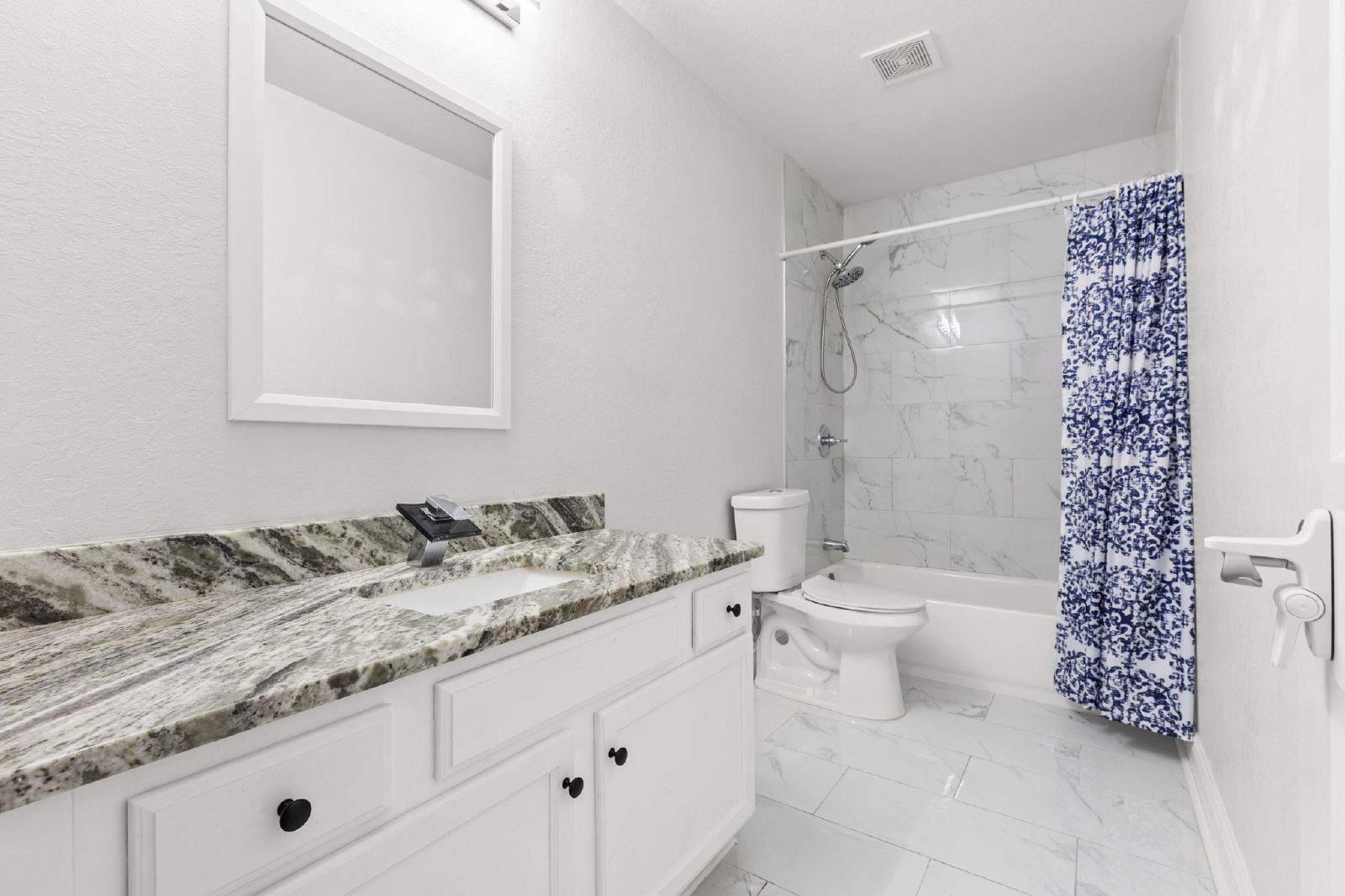 Spacious 6 Bedroom Home In Asbel Estates! property image