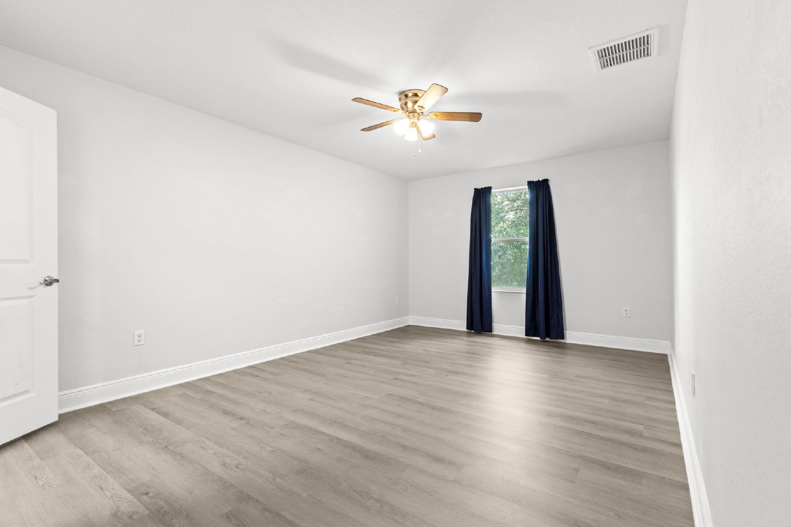 Spacious 6 Bedroom Home In Asbel Estates! property image