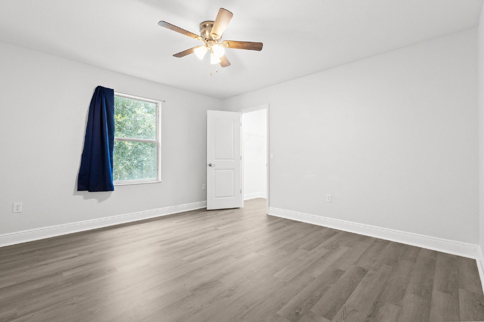 Spacious 6 Bedroom Home In Asbel Estates! property image