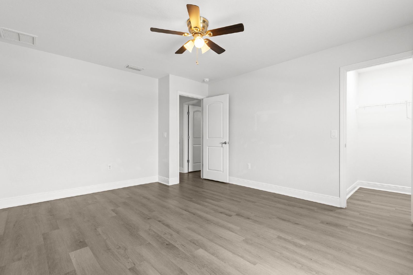 Spacious 6 Bedroom Home In Asbel Estates! property image