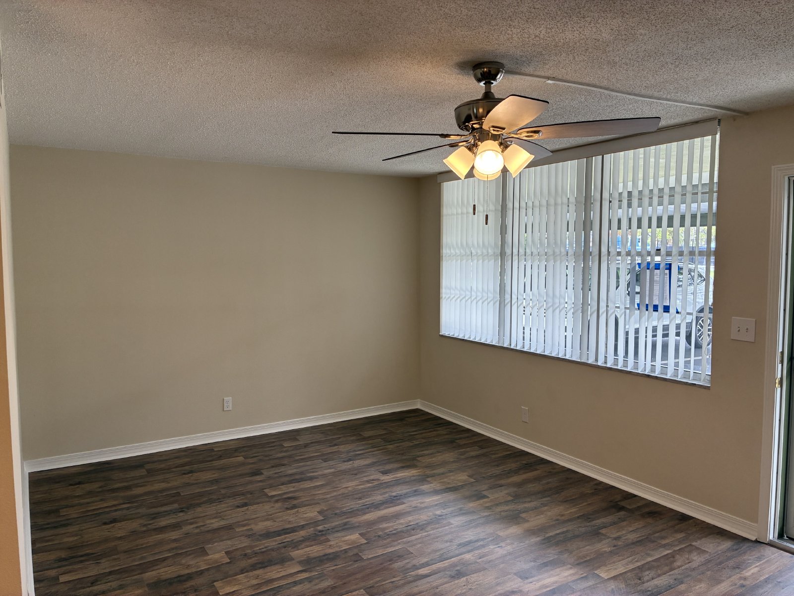 Completely remodeled 1/1 condo @ Winston Park property image