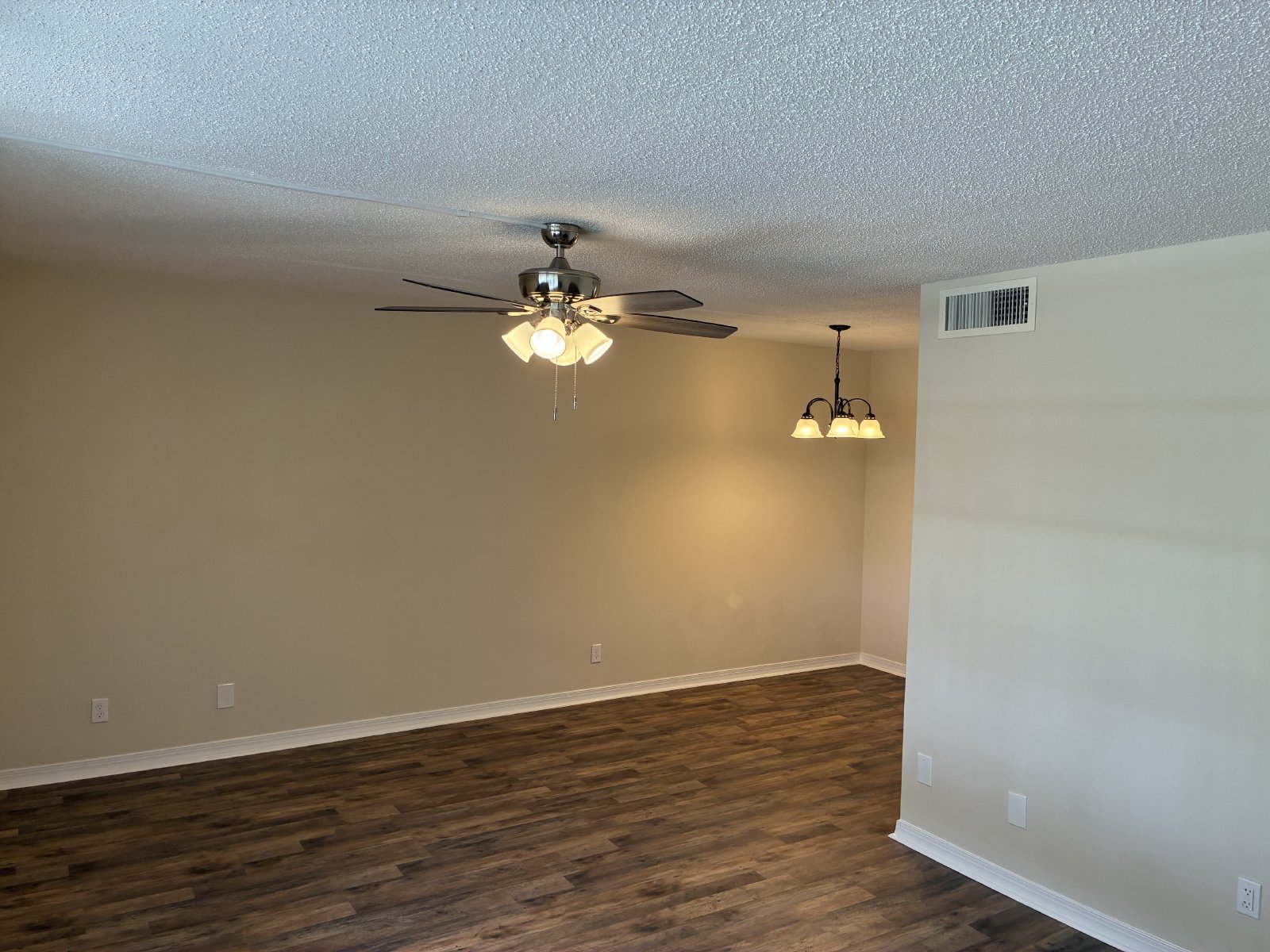Completely remodeled 1/1 condo @ Winston Park property image