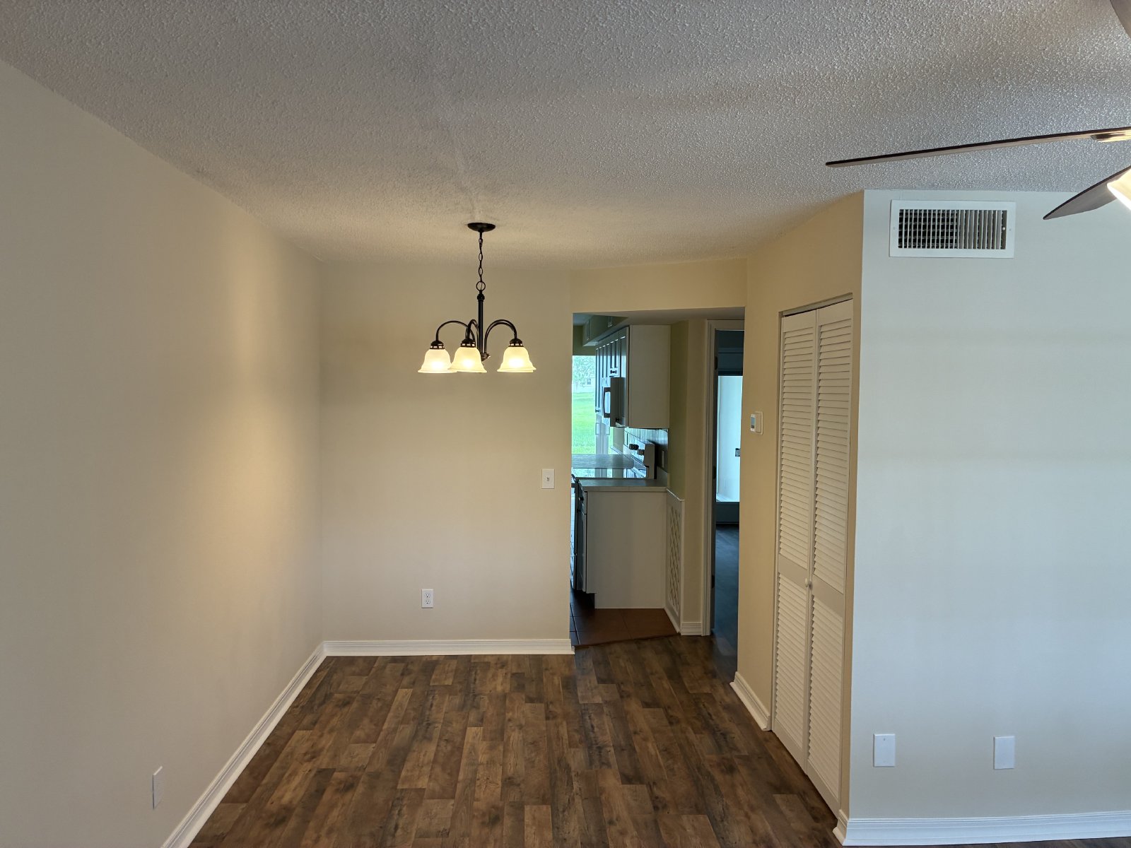 Completely remodeled 1/1 condo @ Winston Park property image