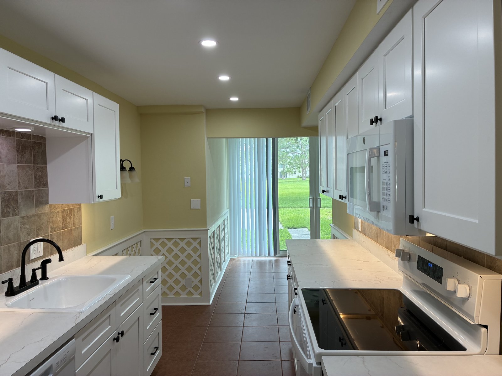 Completely remodeled 1/1 condo @ Winston Park property image