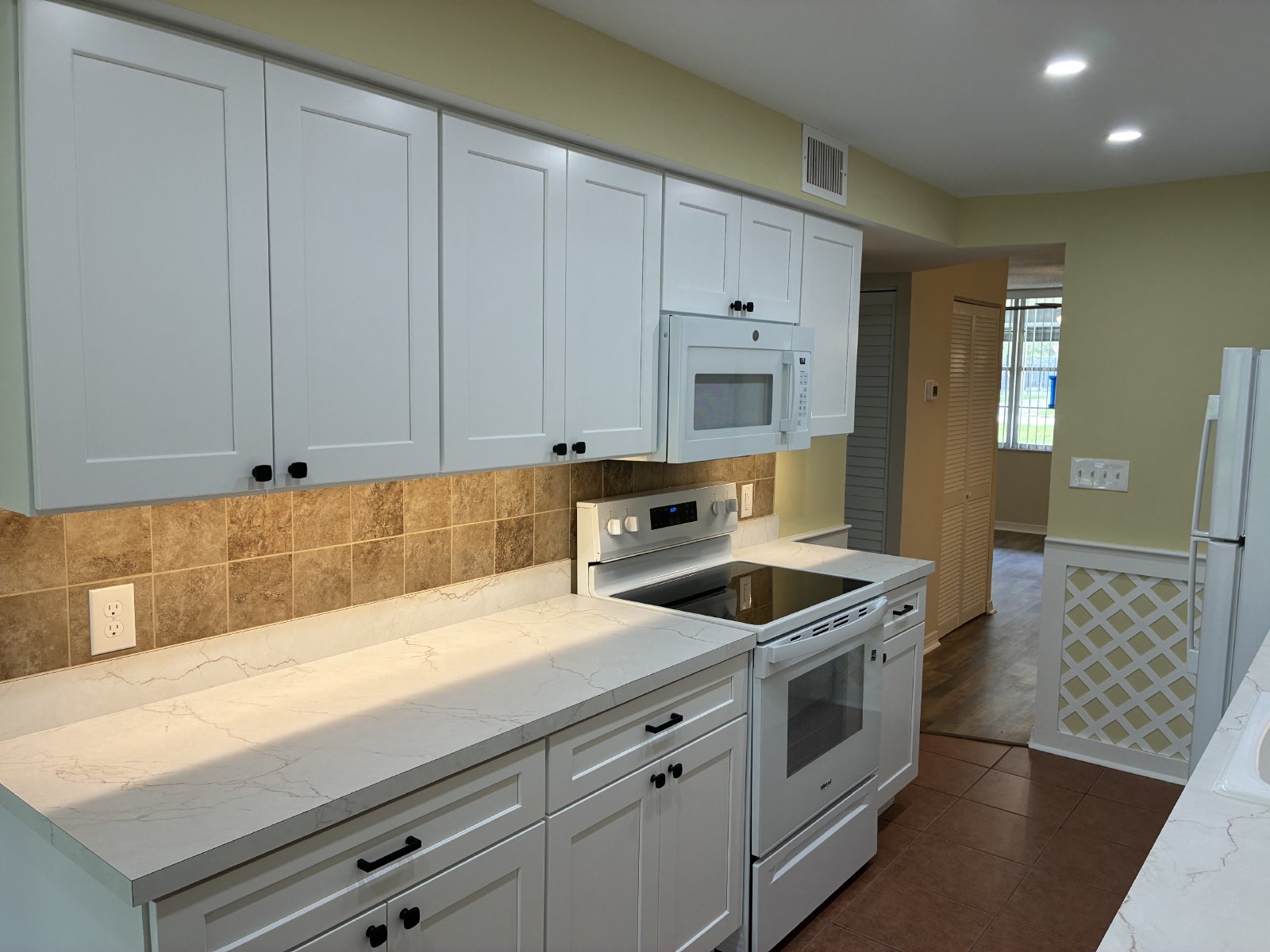 Completely remodeled 1/1 condo @ Winston Park property image