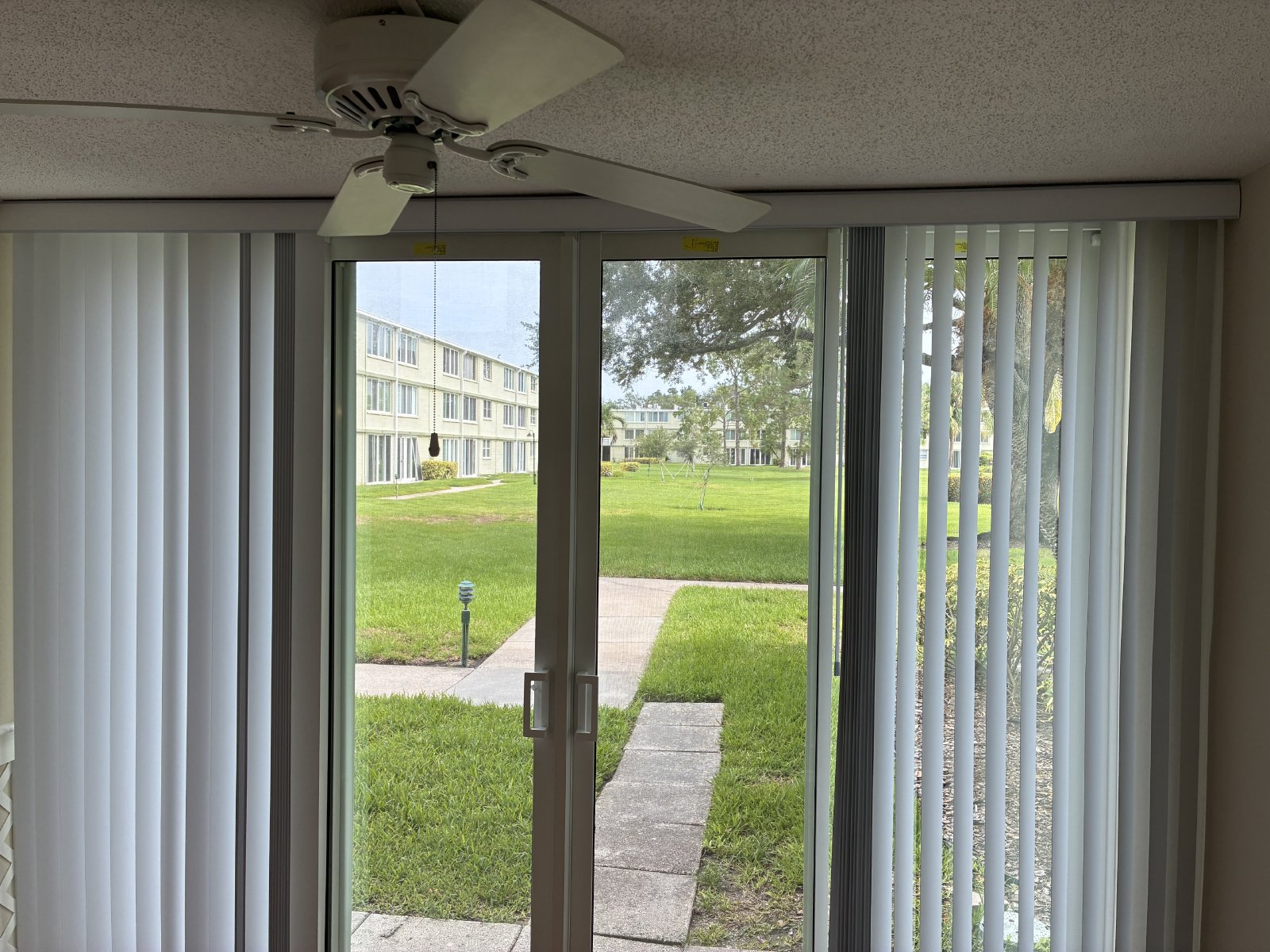 Completely remodeled 1/1 condo @ Winston Park property image