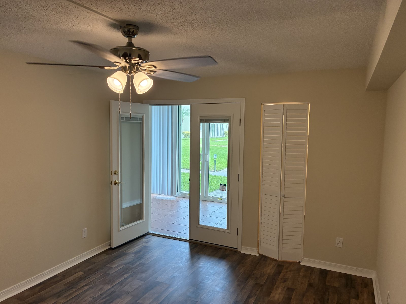 Completely remodeled 1/1 condo @ Winston Park property image