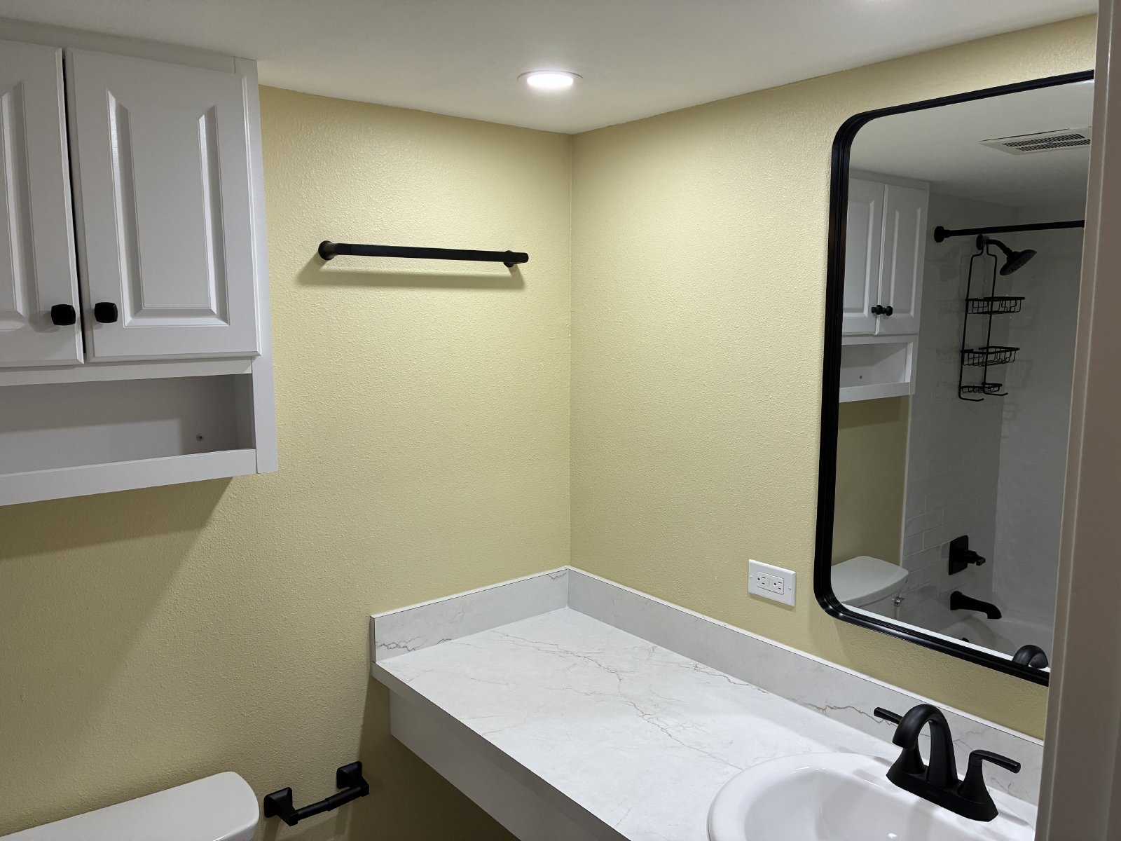 Completely remodeled 1/1 condo @ Winston Park property image