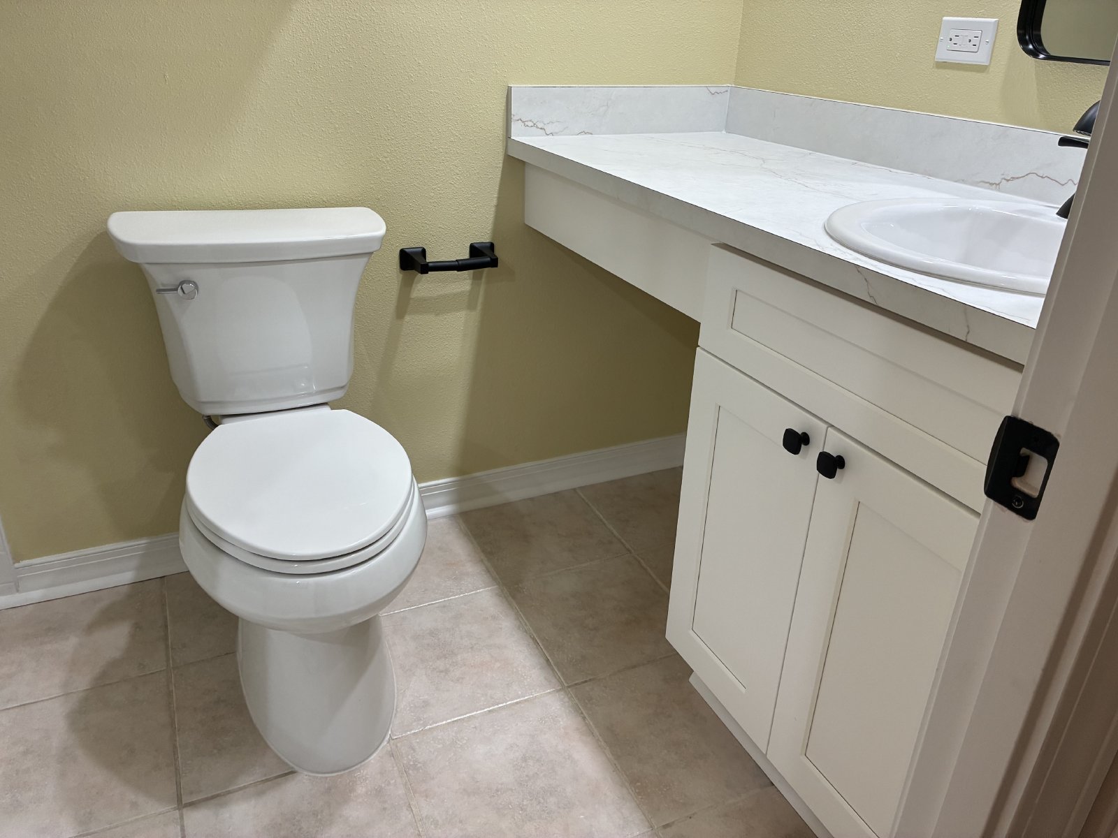 Completely remodeled 1/1 condo @ Winston Park property image