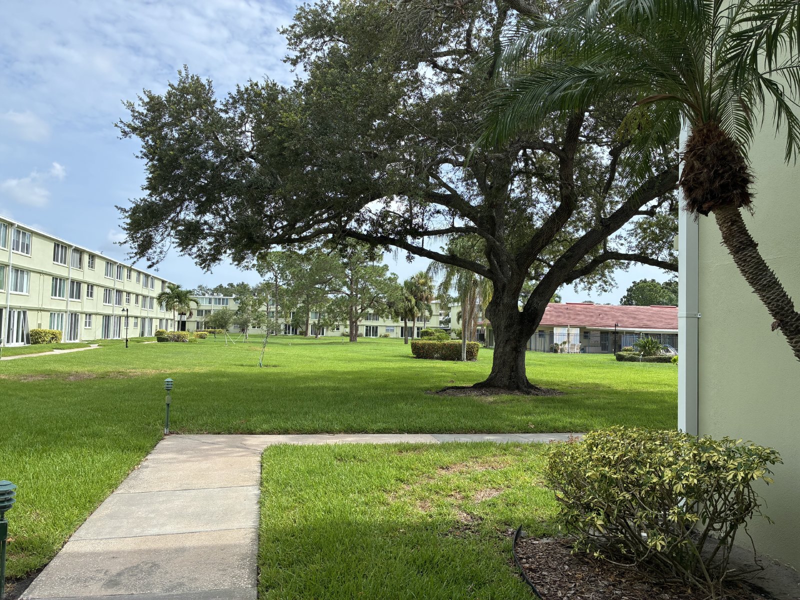 Completely remodeled 1/1 condo @ Winston Park property image