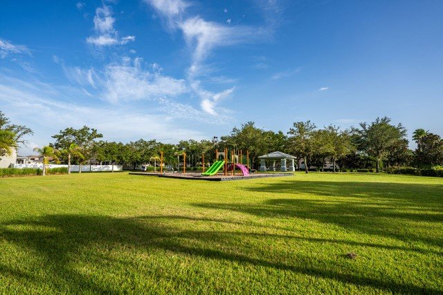 Palm Cove,  Four Bed, Two Bath property image