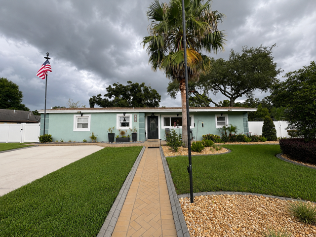 IMMACULATE TAMPA POOL HOME WITH LUSH LANDSCAPE! property image