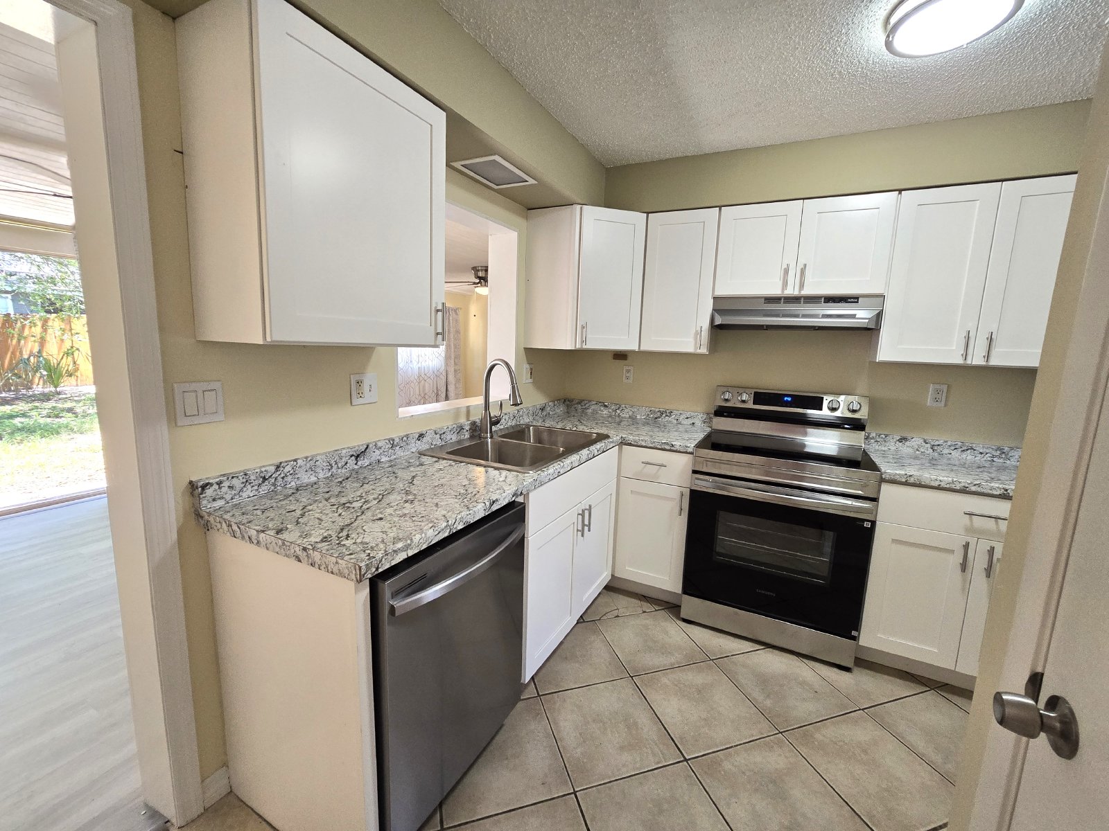 3/2 Available Now In Spring Hill, FL! property image