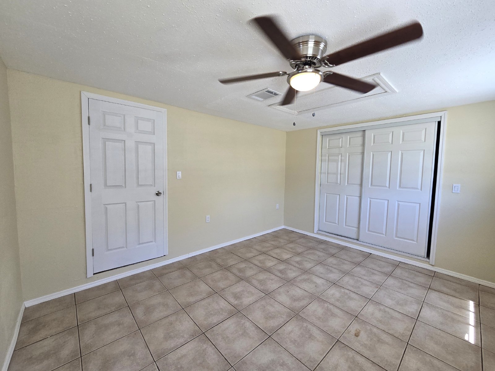 3/2 Available Now In Spring Hill, FL! property image