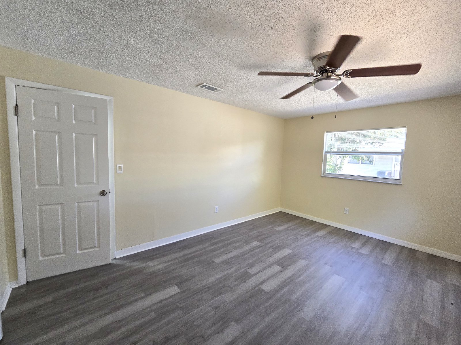 3/2 Available Now In Spring Hill, FL! property image