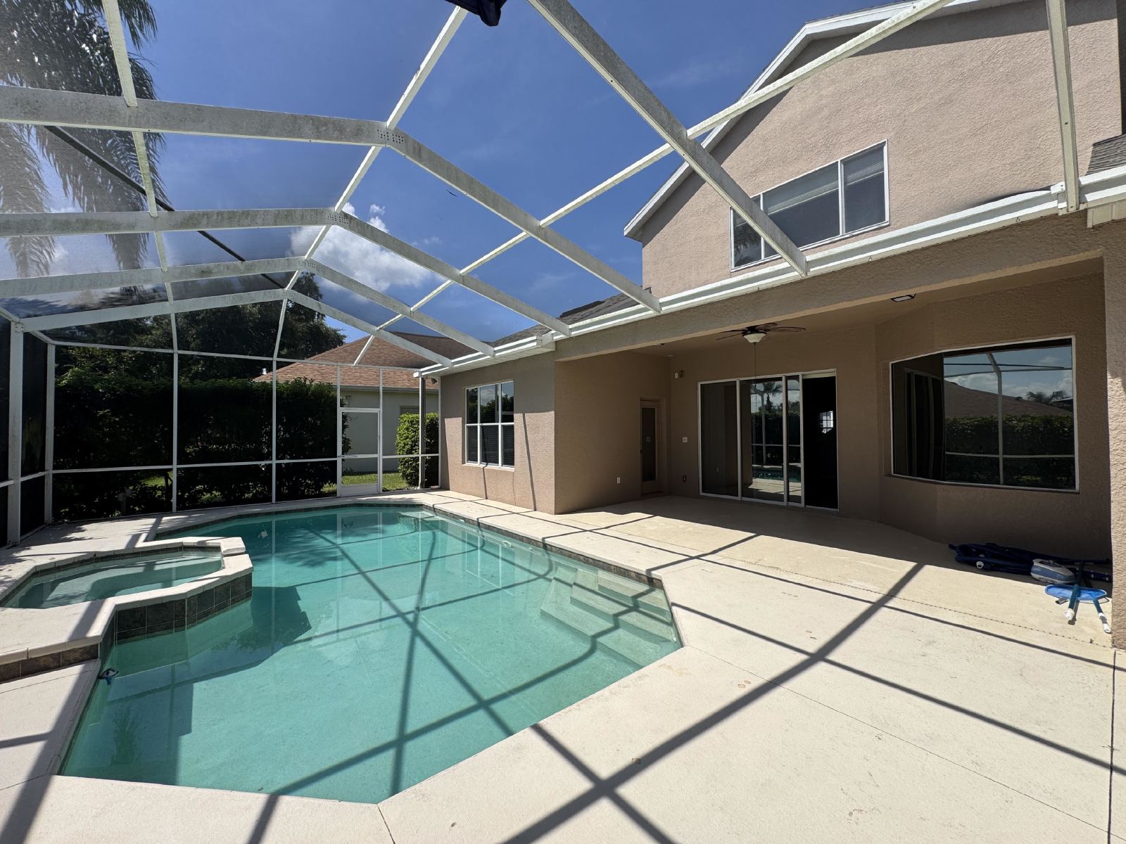 Beautiful 4Bed 3Bath, Office, And Loft  Pool Home In Gated Community property image