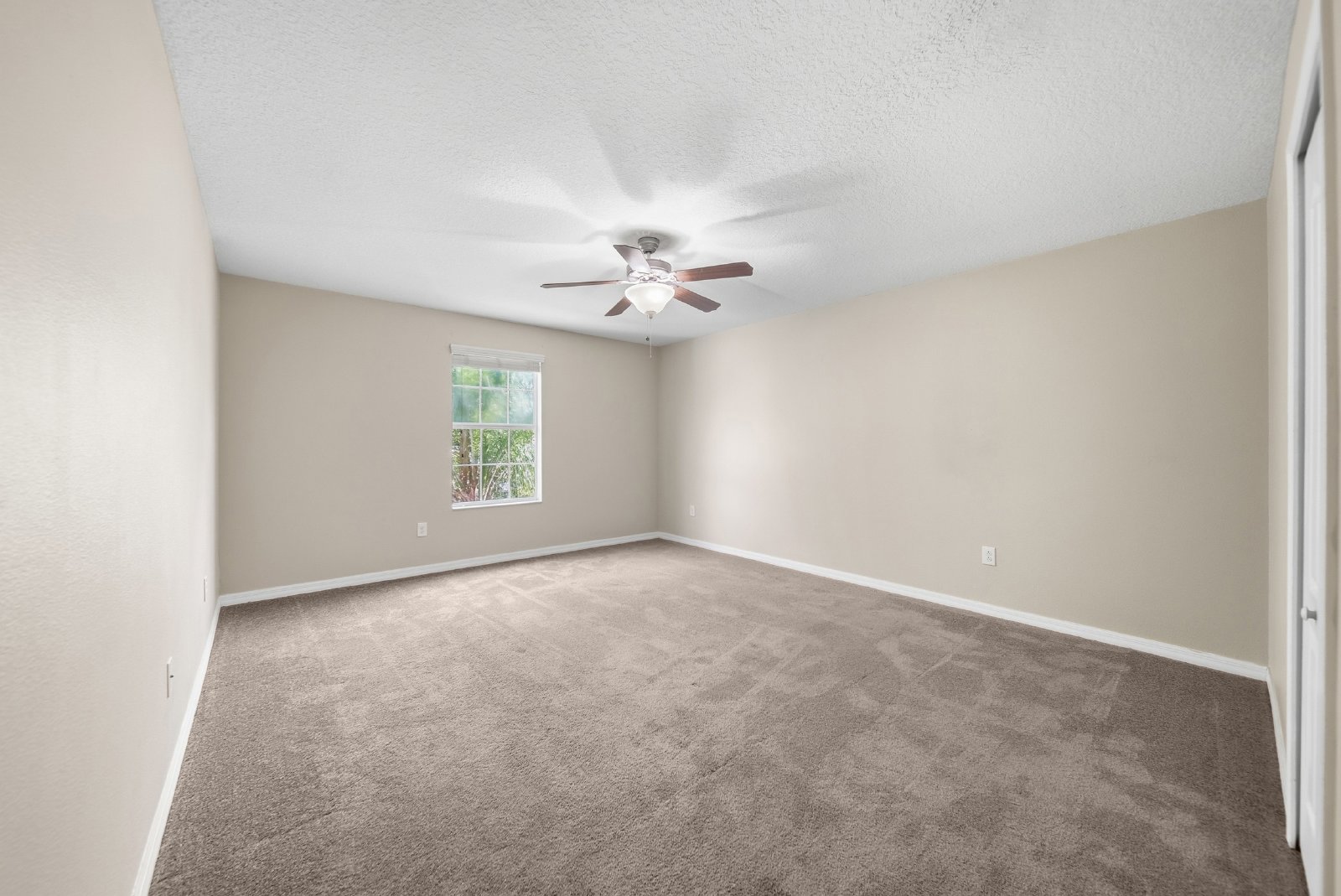 Stunning 7 Bed/ 4 Bath LAWN CARE INCLUDED Triple Creek Home For Rent! property image