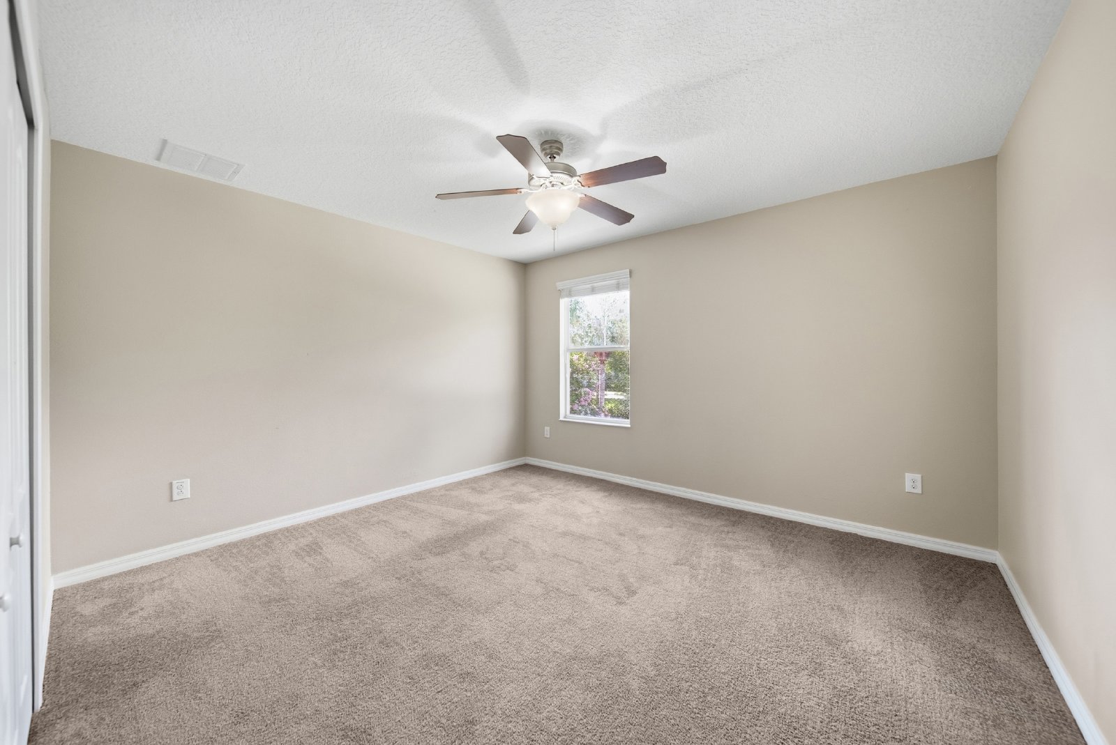Stunning 7 Bed/ 4 Bath LAWN CARE INCLUDED Triple Creek Home For Rent! property image