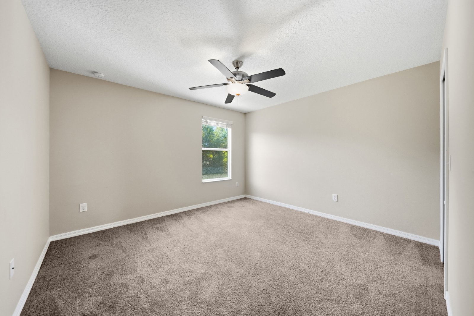 Stunning 7 Bed/ 4 Bath LAWN CARE INCLUDED Triple Creek Home For Rent! property image