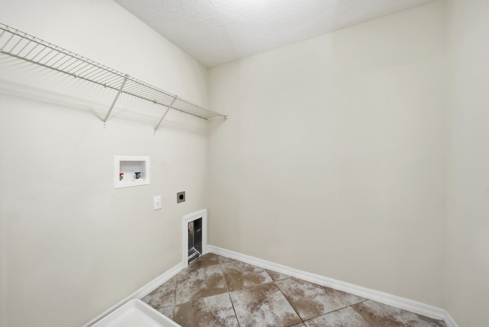 Stunning 7 Bed/ 4 Bath LAWN CARE INCLUDED Triple Creek Home For Rent! property image