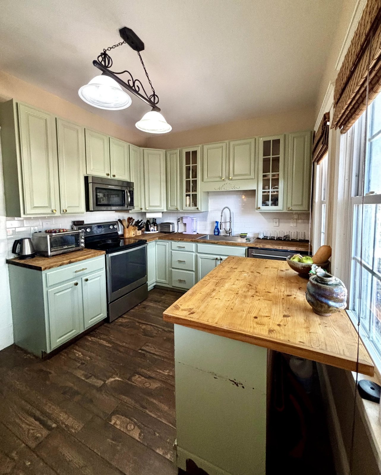 Historic Uptown St. Pete Charm | 4BR/2BA | Lawn Care Inc property image