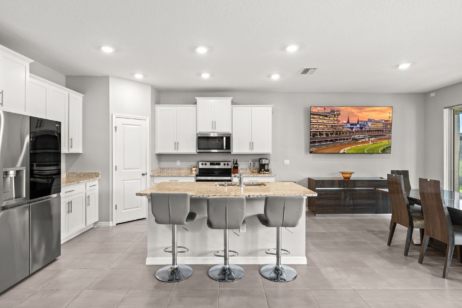 FULLY FURNISHED 4 BED 3 BATH Lagoon Community AVAILABLE NOW property image