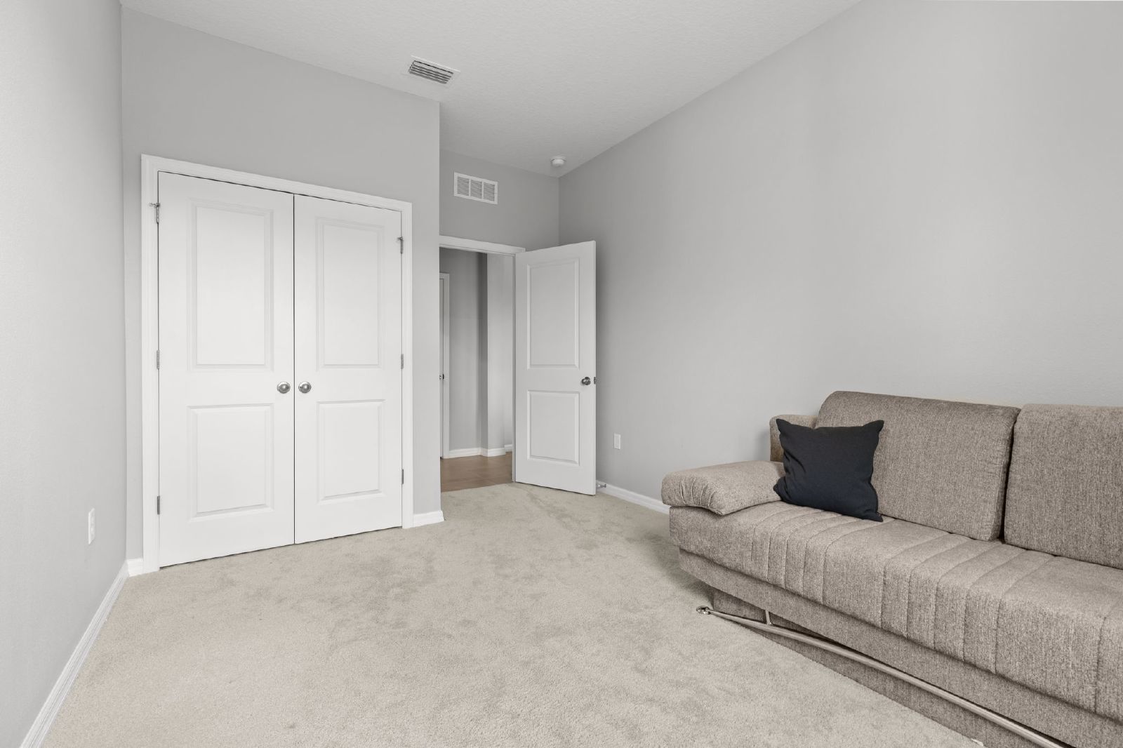 FULLY FURNISHED 4 BED 3 BATH Lagoon Community AVAILABLE NOW property image