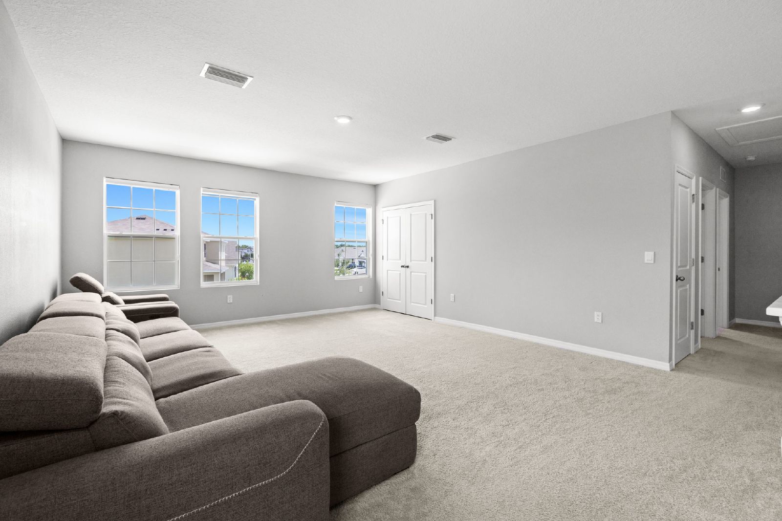 FULLY FURNISHED 4 BED 3 BATH Lagoon Community AVAILABLE NOW property image