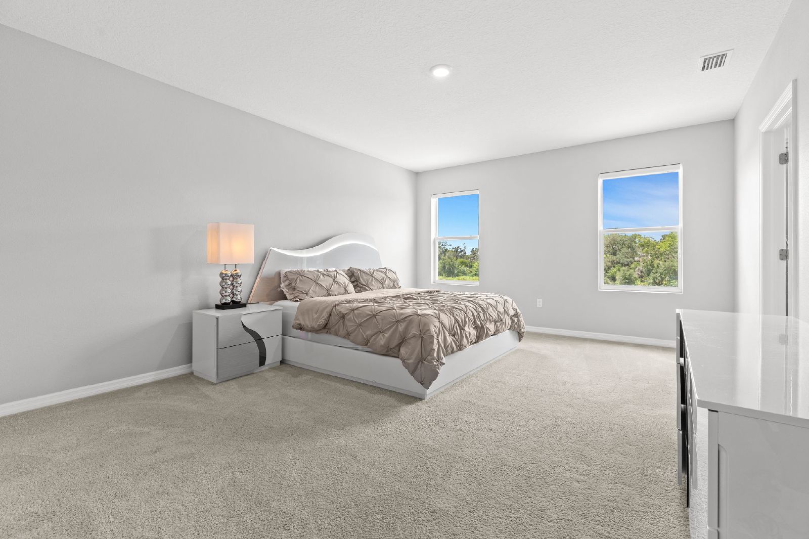 FULLY FURNISHED 4 BED 3 BATH Lagoon Community AVAILABLE NOW property image