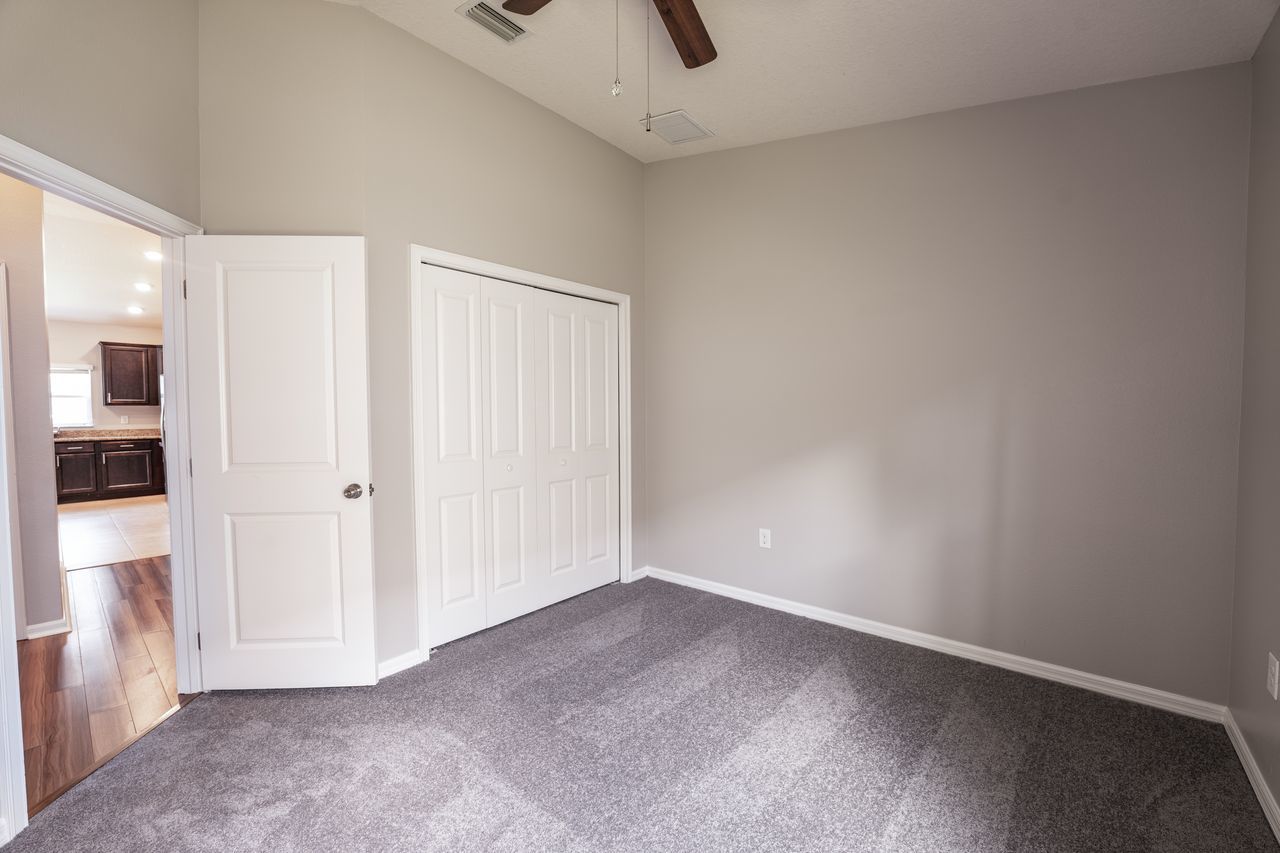 4 Bed, 2 Bath In Oak Creek property image