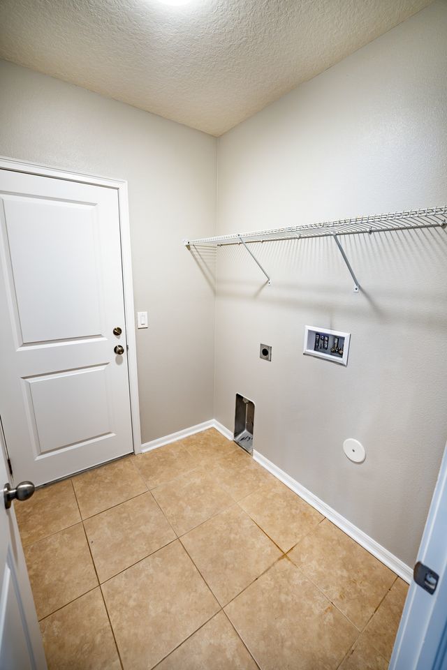 4 Bed, 2 Bath In Oak Creek property image