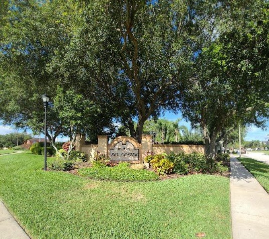 4 Bed/ 2.5 Bath Pond View Home In Tampa property image