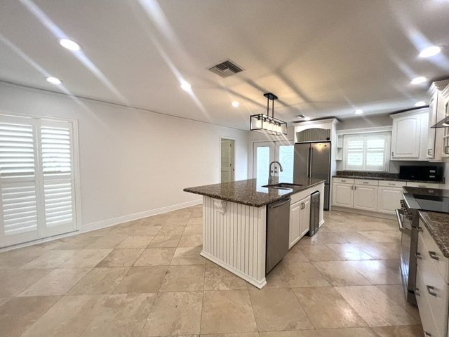 AMAZING CARROLLWOOD  HOME READY FOR MOVE IN! property image