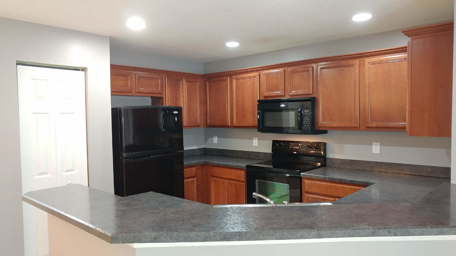 Luxurious Townhome In St. Charles Place - Riverview property image